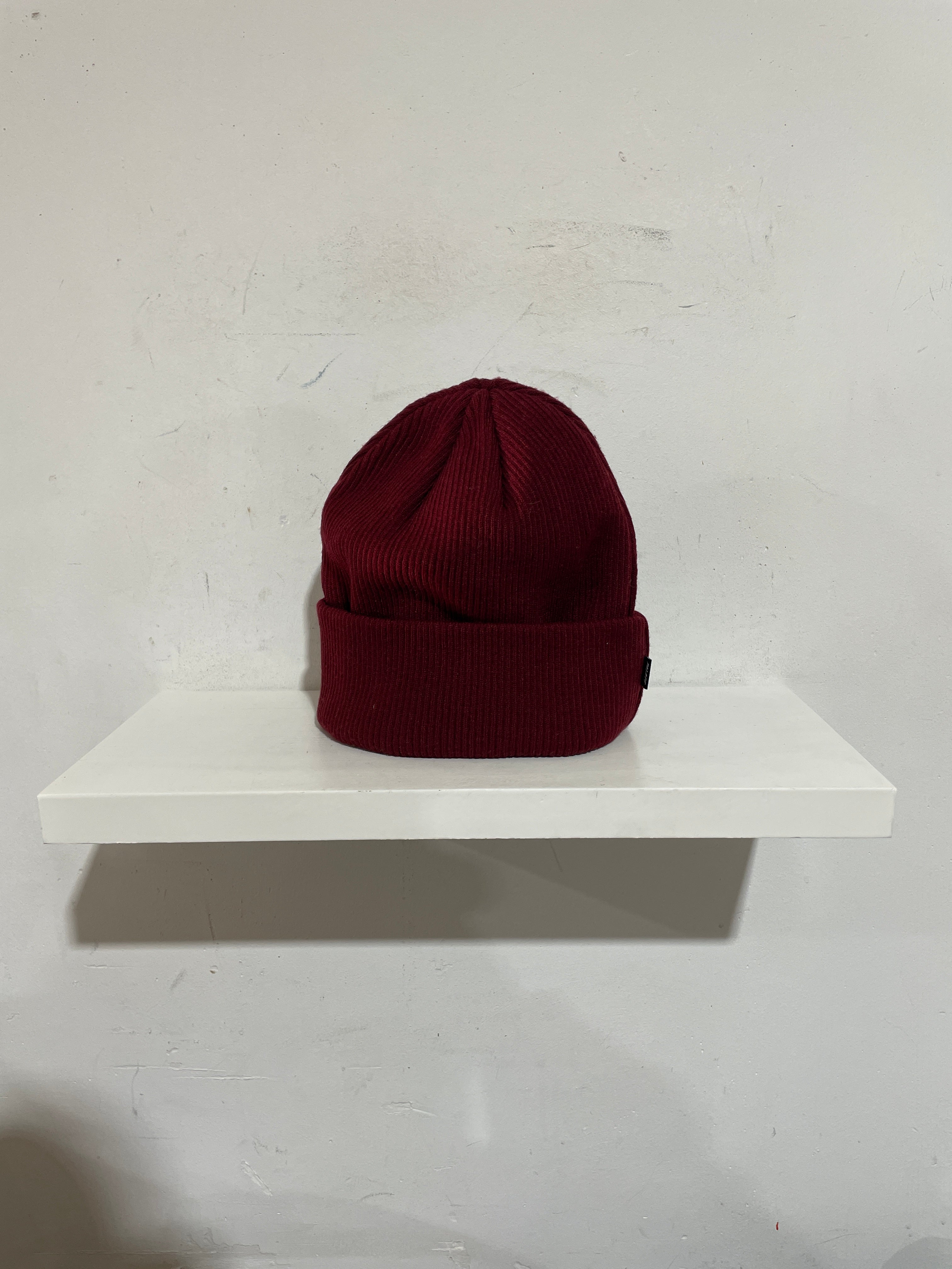 PALACE ARCH LOGO BEANIE BURGUNDY PREOWNED | dva percent