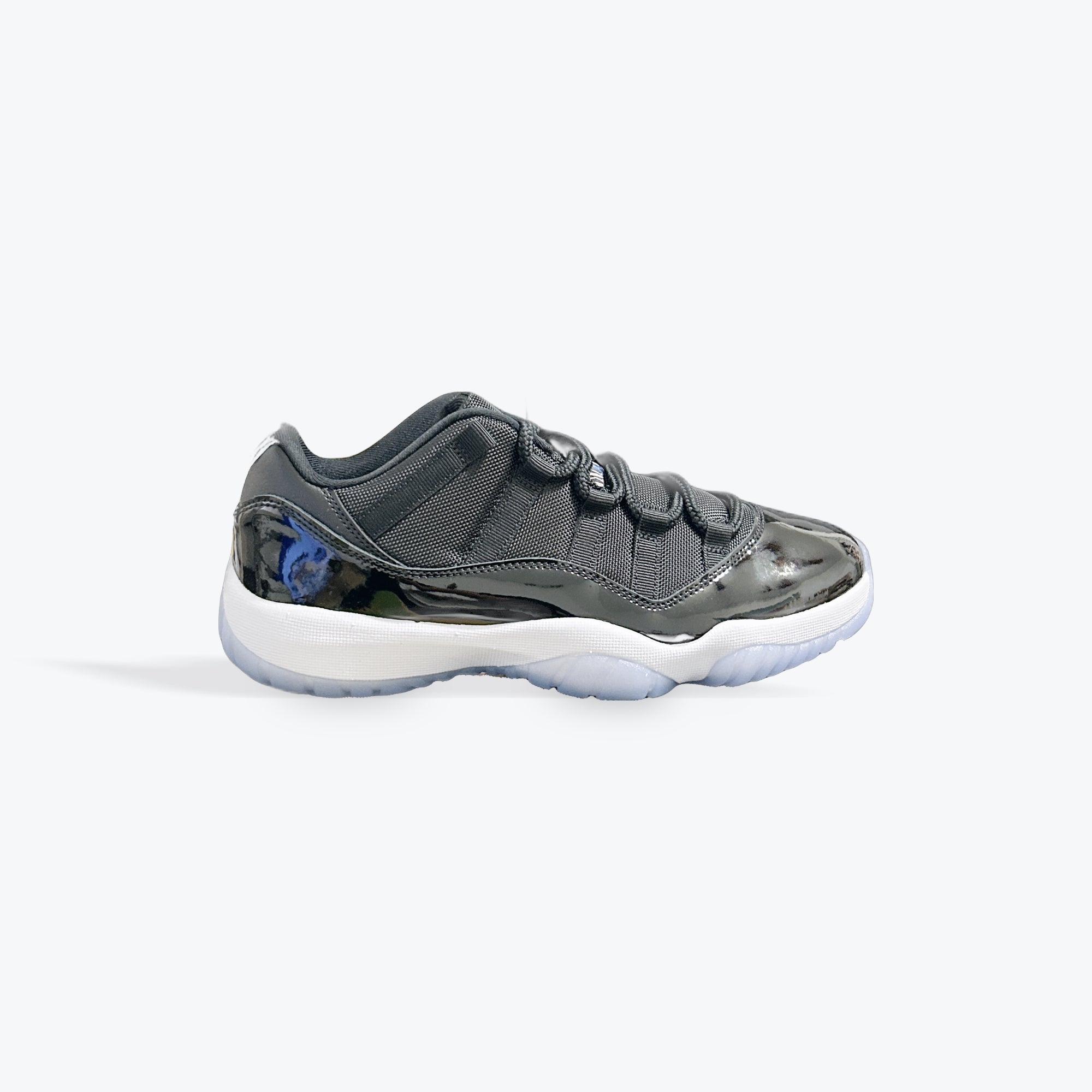 Nike air jordan 11 space jam best sale